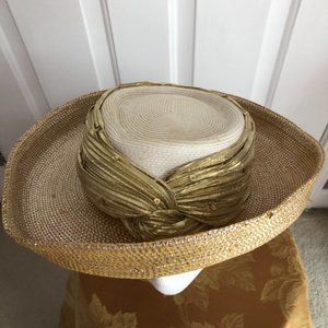 Ladies Straw With Gold Band